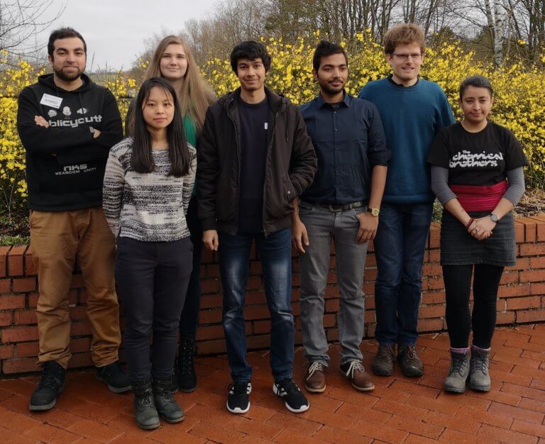 auf dem Bild ist der neue BAS Vorstand zu sehen, Sieben ausländische Studierende sind zu sehen